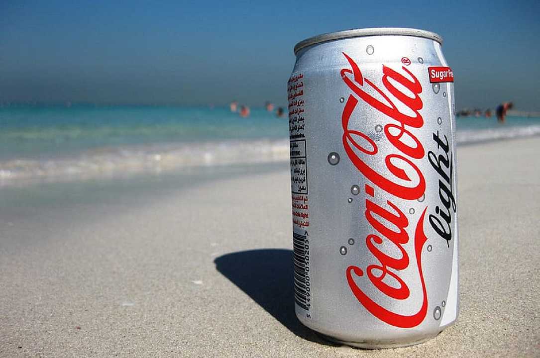 Coca-Cola Light e altre bevande dietetiche, il tribunale di San Francisco ha deciso: “non fanno perdere peso, pensarlo è sbagliato”