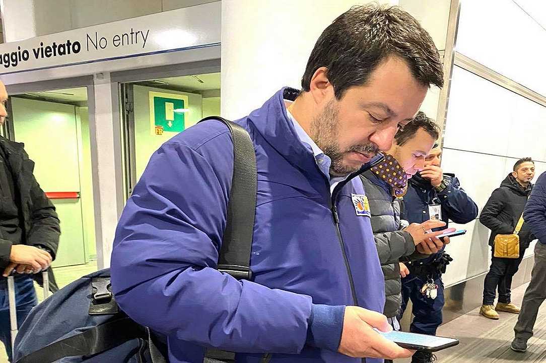 Casalecchio: Matteo Salvini organizza Colazione con i cittadini in un bar, ma il titolare non lo fa entrare