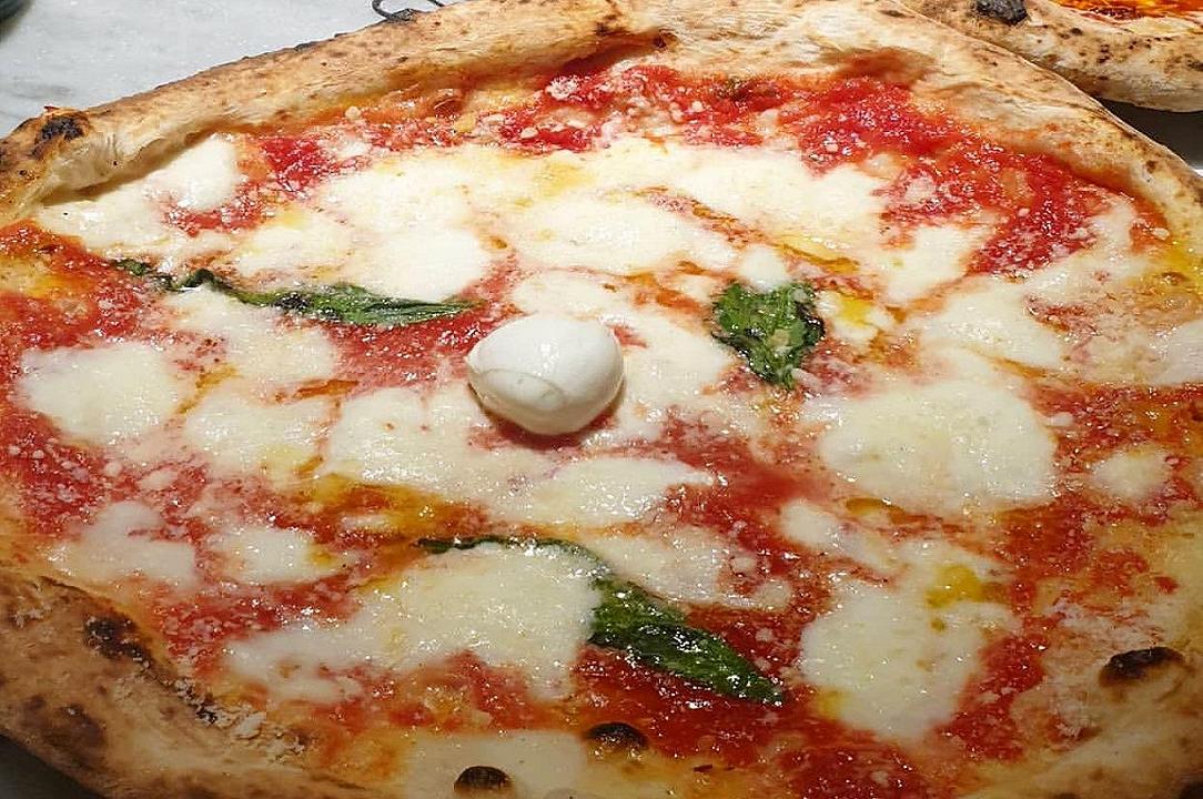 Pizzerie: Gino Sorbillo apre a Torino