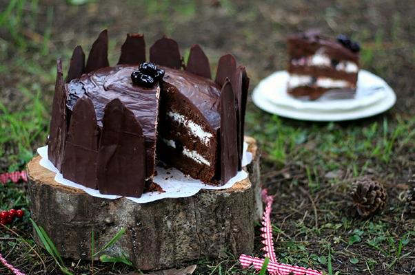 torta con corona di cioccolato