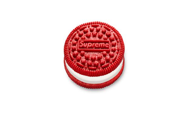 Oreo rossi marchiati Supreme: su Ebay arrivano a 15mila dollari