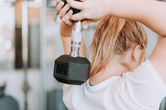 ragazza in palestra