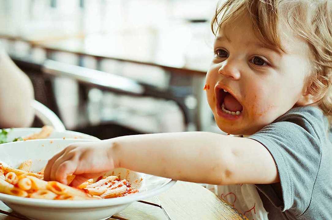 Bambini al ristorante: è legale vietare l’ingresso ai minori?