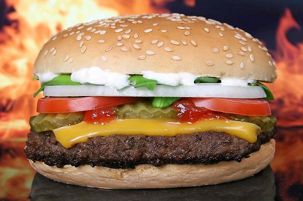 McDonald’s e Pringles si difendono: non abbiamo ridotto le dimensioni di hamburger e patatine