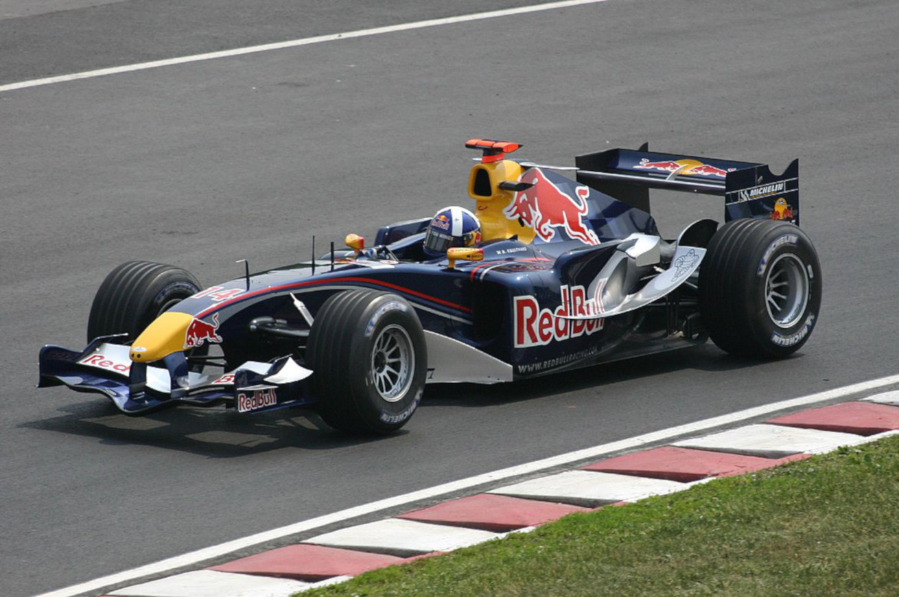 redbull formula 1 CC BY-SA 2.0, https://commons.wikimedia.org/w/index.php?curid=252391