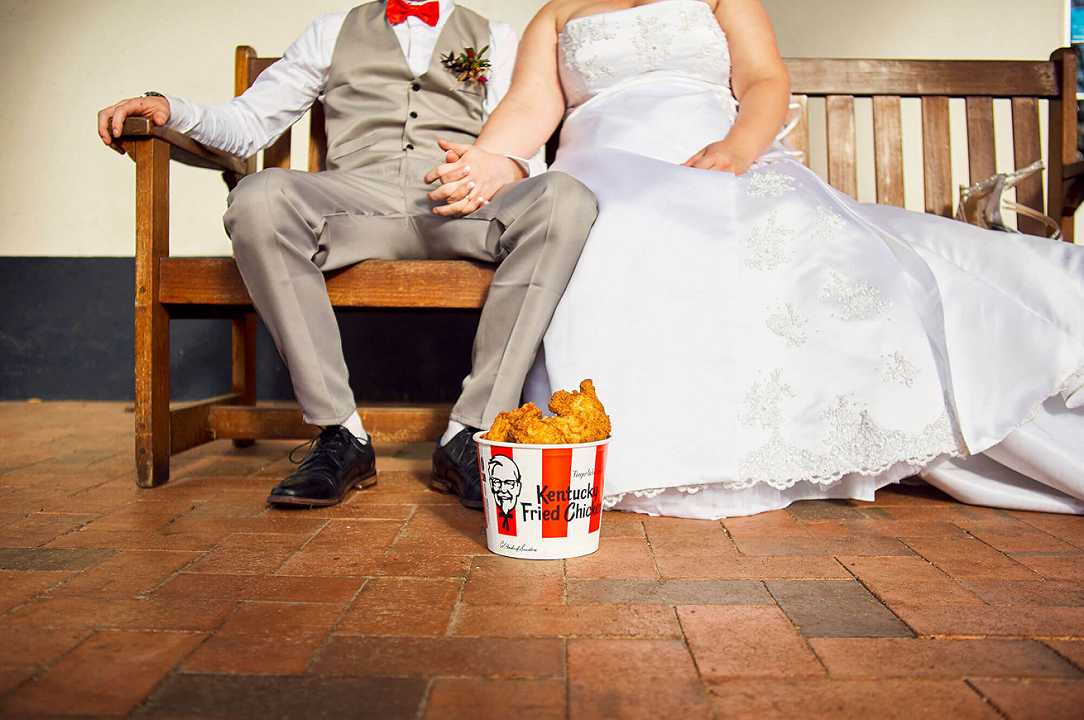 KFC organizza il primo matrimonio a tema pollo in Australia