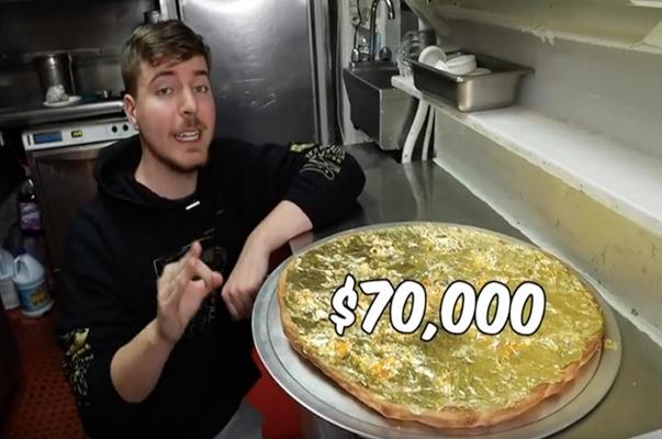 Youtuber americano prova i cibi più costosi al mondo, inclusa una pizza da 70mila dollari