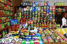 Spesa: Carlo Petrini invita a sostenere le piccole botteghe alimentari