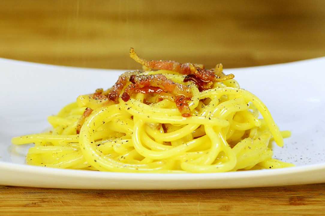 Carbonara Day, un pub di Rimini lancia la sfida: 1 kg di pasta in 25 minuti