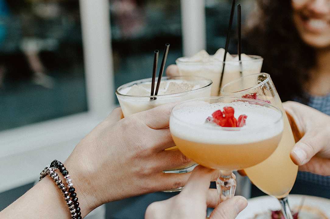 Festa della donna, 10 cocktail alcolici per festeggiare con le amiche