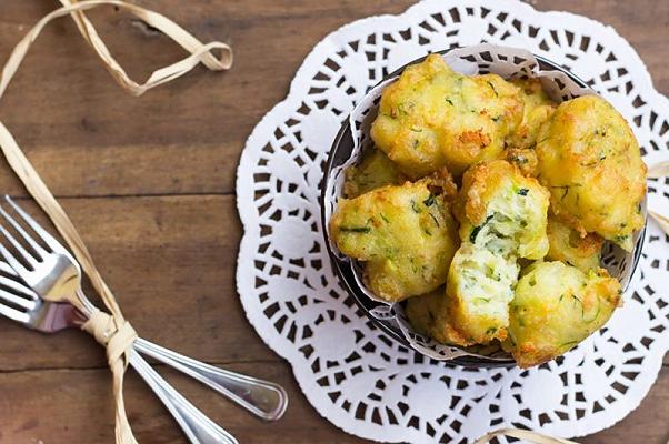 frittelle di zucchine e mozzarella