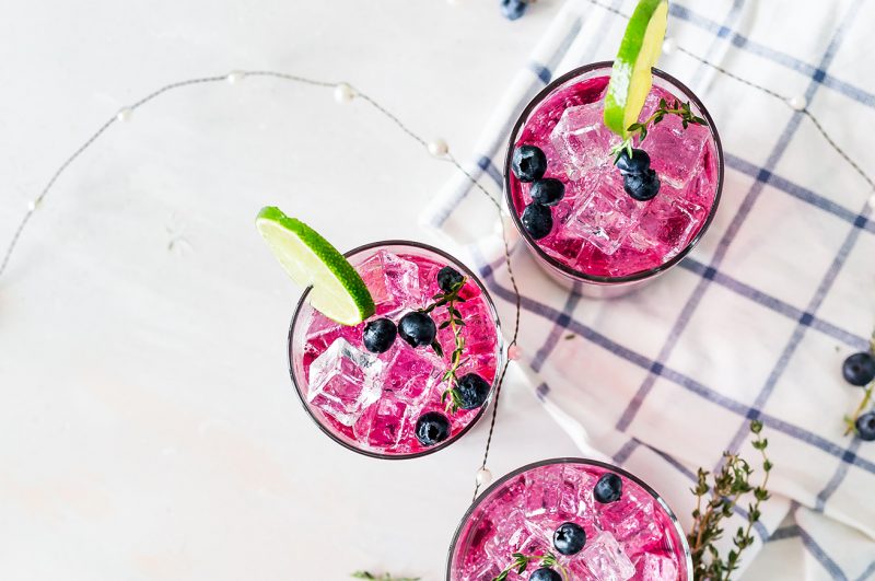 cocktail con mirtilli