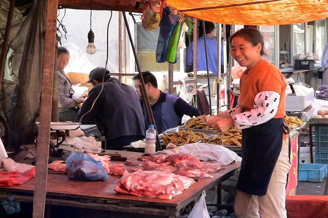 Coronavirus: la Cina riapre i mercati, in vendita carne di pipistrello, cane e gatto