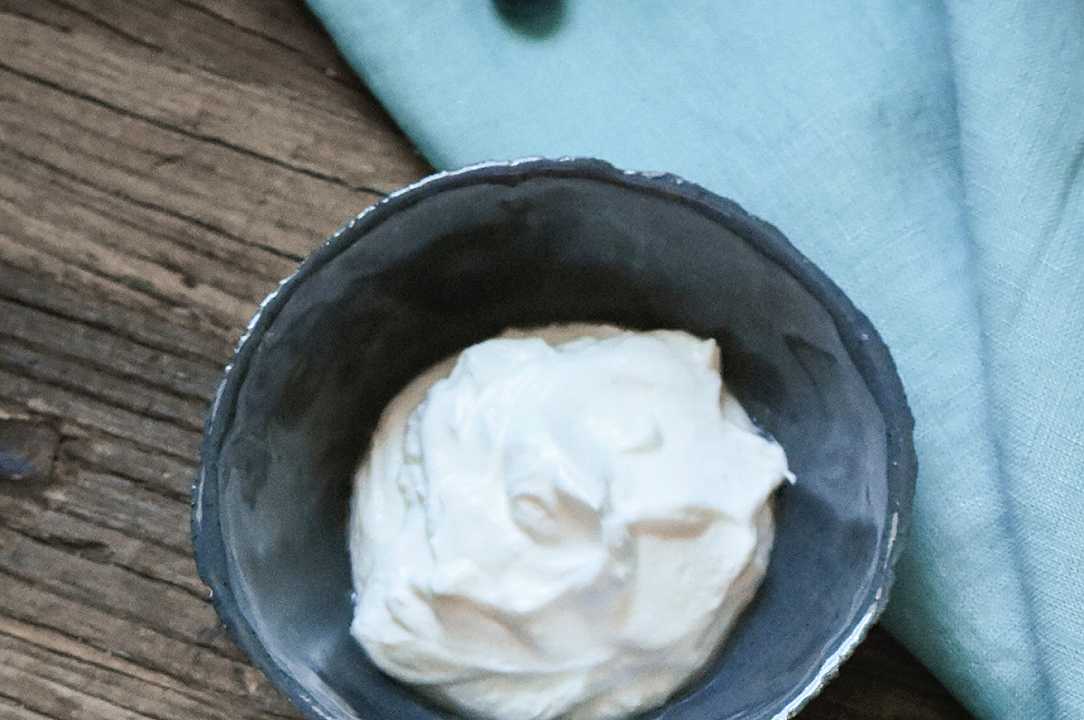 Sour cream, cos’è, come farla in casa e come utilizzarla