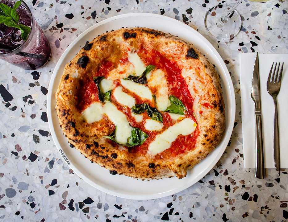 Pizza romana e pizza napoletana, quali sono le differenze?