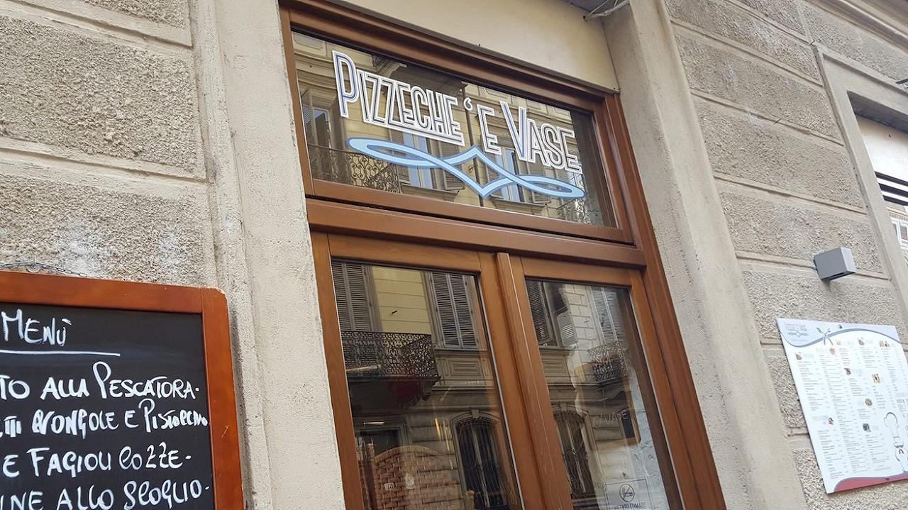 Pizzeria Pizzeche ‘e Vase a Torino: recensione dell’autentica pizza napoletana in città