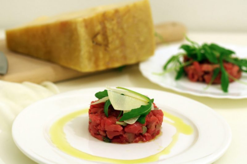 tartare carne salada