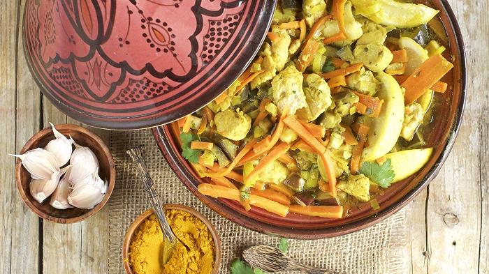Ricetta -tajine di pollo e verdure, il secondo piatto arabo speziato e saporito