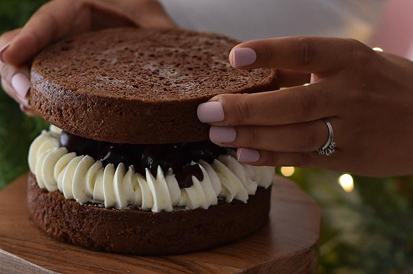 Torta al cioccolato, tutte le bagne che si possono usare prima di farcirla