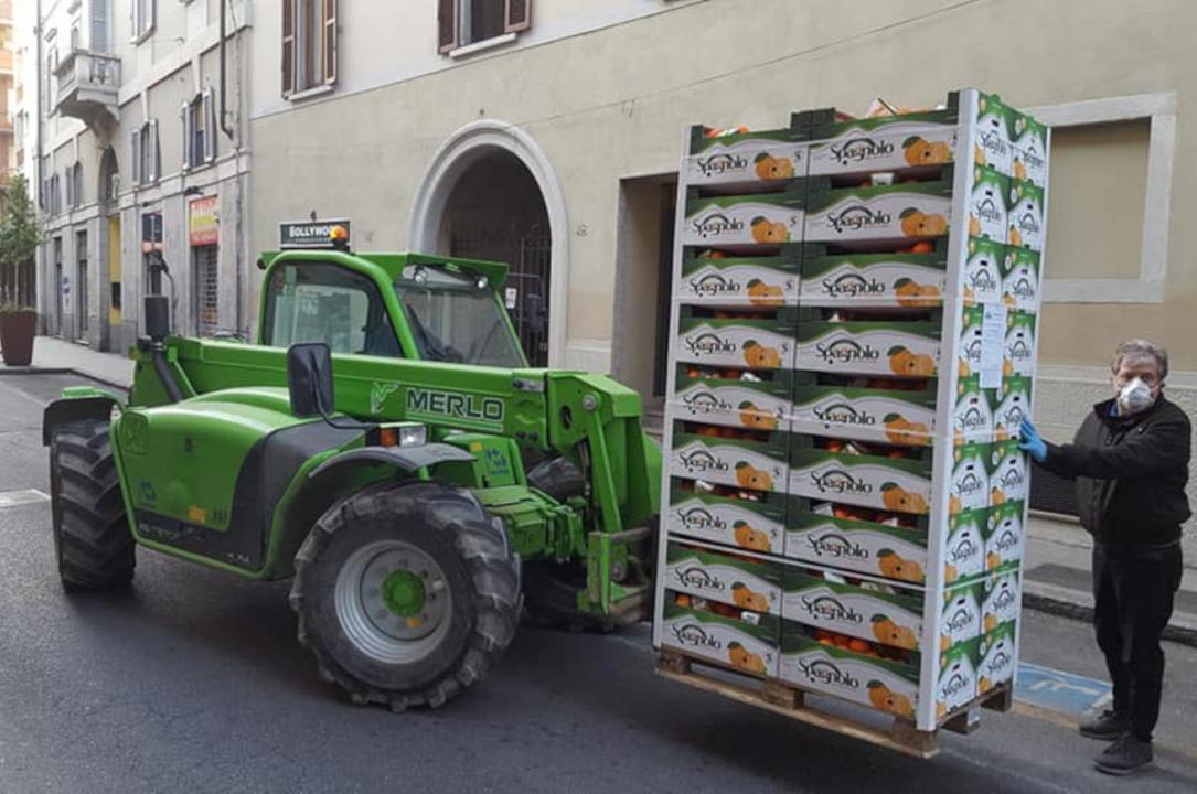 Agricoltore calabrese regala 55 quintali di frutta alle famiglie bisognose di Bergamo
