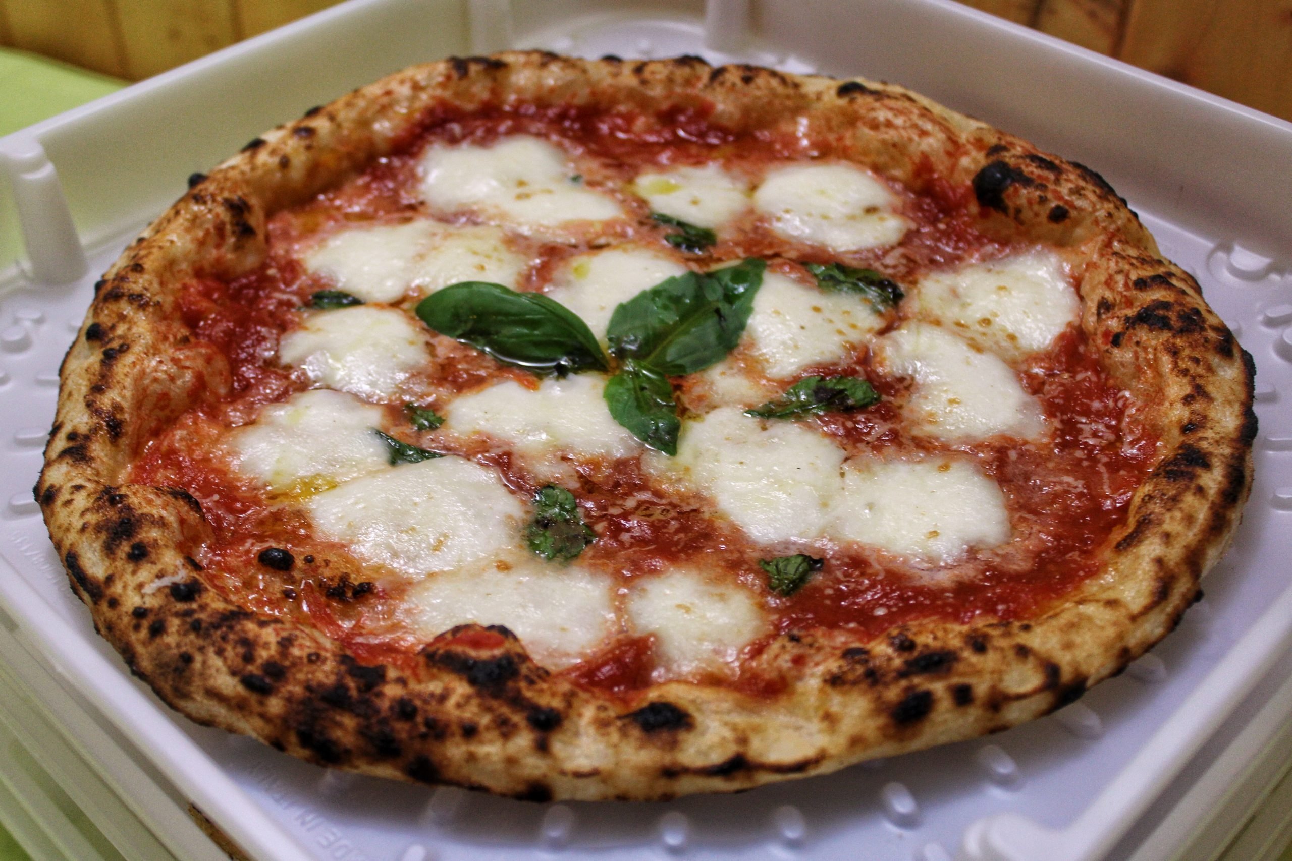 Pizza Napoletana Metodo - Margherita dall'alto