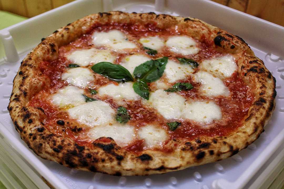 Pizza day, Alpitour realizza un pacchetto a Napoli con maestri pizzaioli