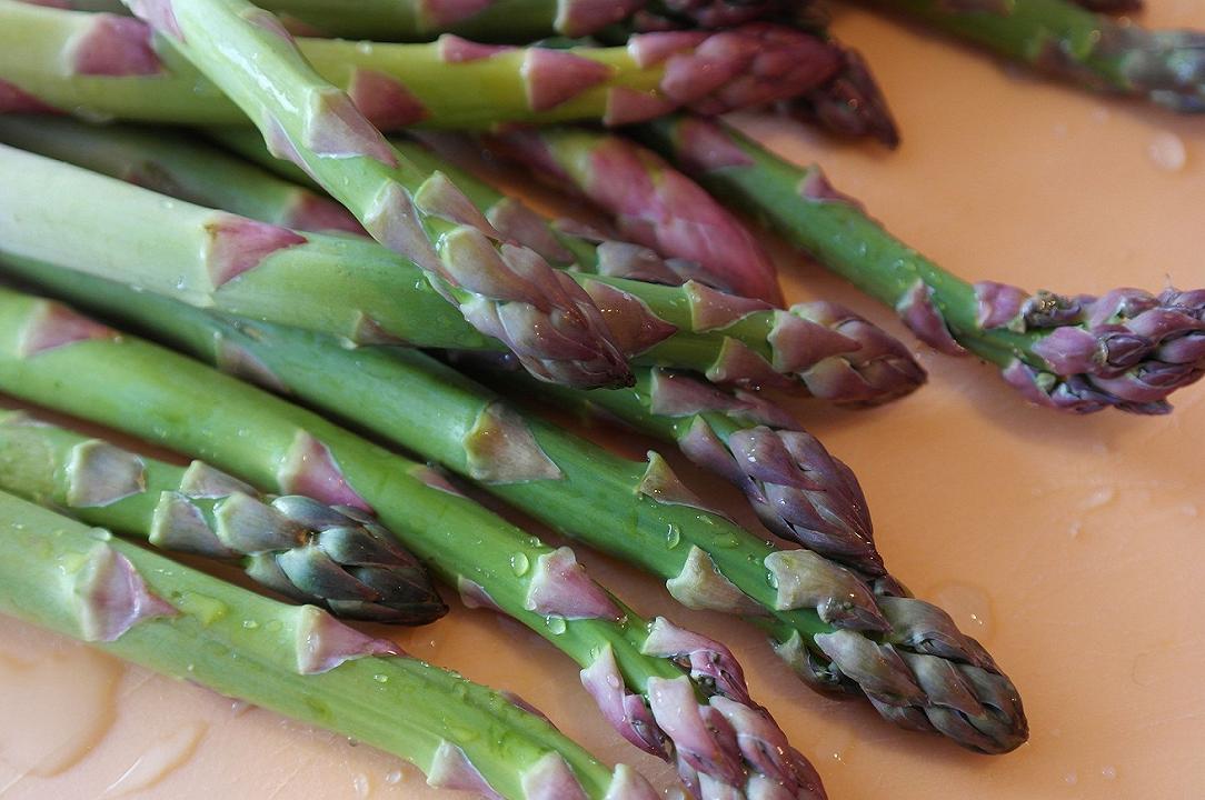 Acerra: tentano di rubare 100 chili di asparagi da un campo, arrestati