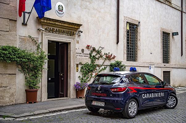 Napoli: sequestrati 1000 kg di alimenti falsi