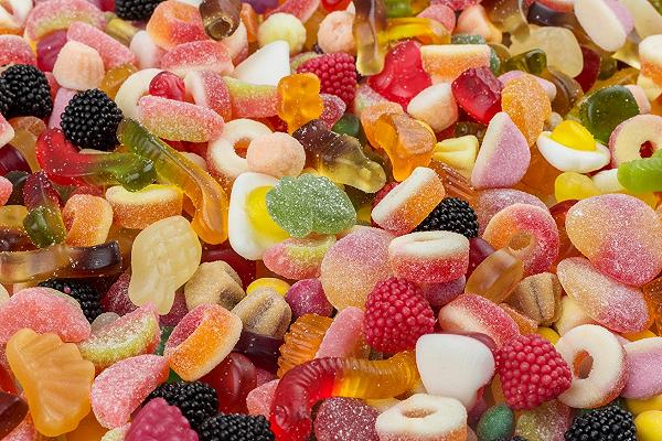 Caramelle, Efsa: “Il colorante biossido di titanio non è sicuro”