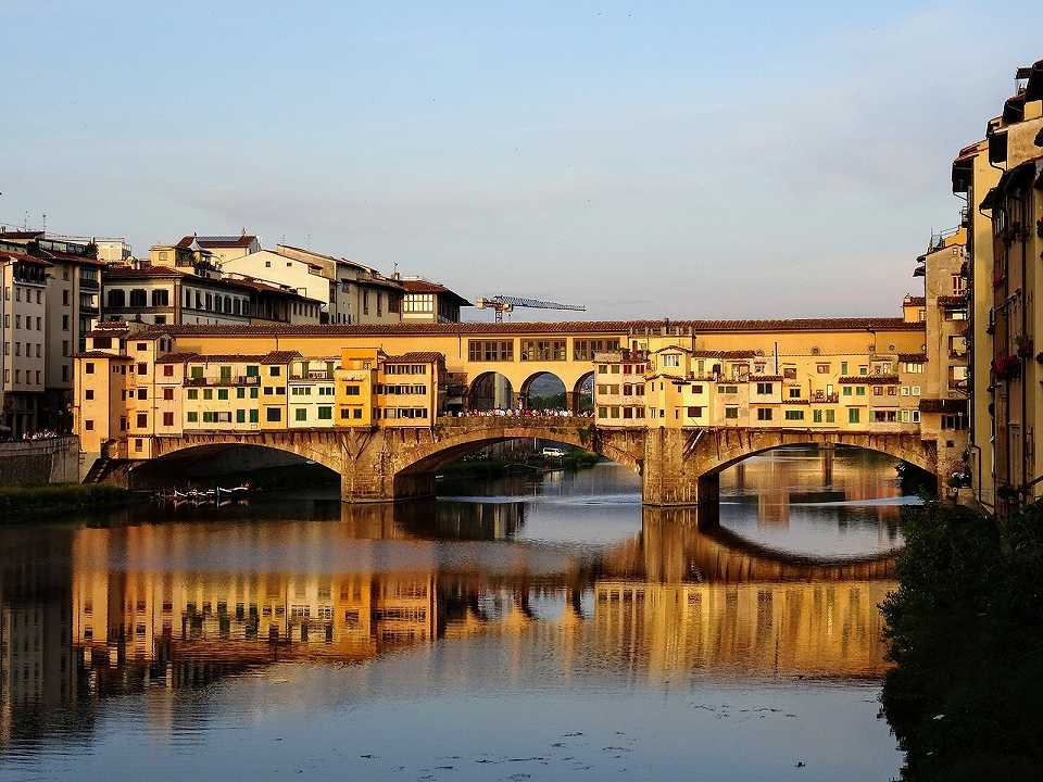Spesa: un fiorentino va a farla in canoa sull’Arno, multato