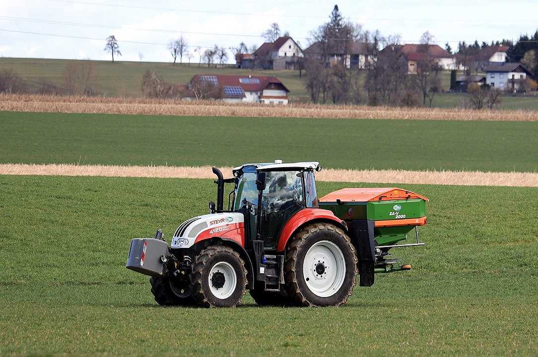 Milano: agricoltore va in trattore dalla provincia di Pavia al Duomo per pregare, multato