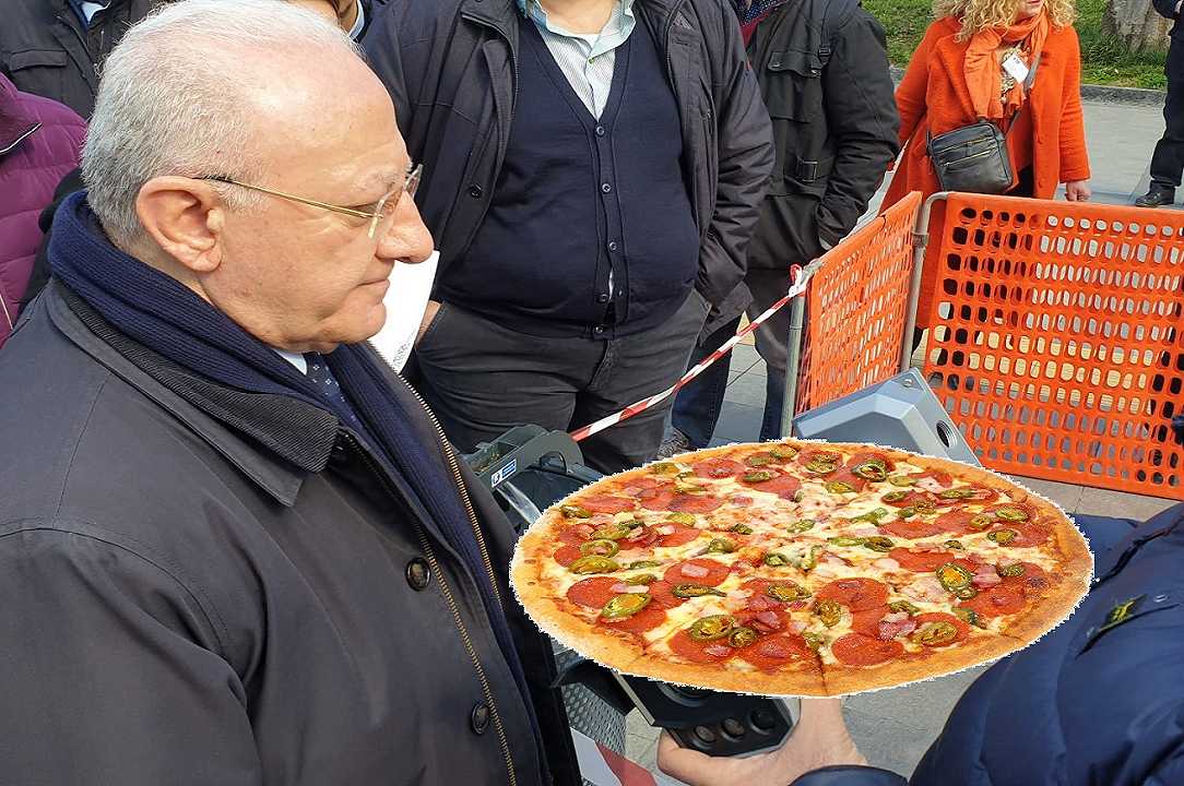 Vincenzo De Luca, forse, concederà la pizza a domicilio in Campania