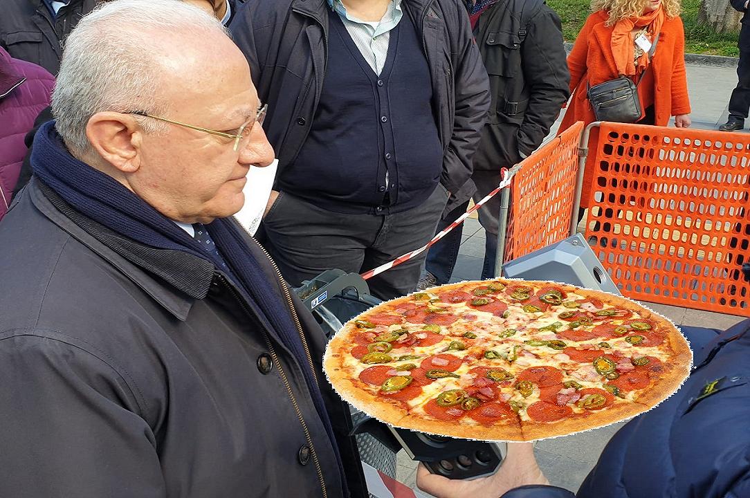 Cibo d’asporto in Campania vietato, ma non ai McDonald’s: la nuova ordinanza di Vincenzo De Luca