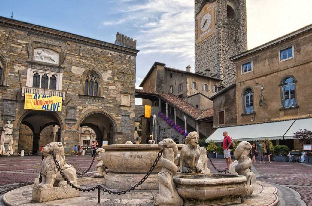 Movida: a Bergamo stop all’asporto di bevande dalle 18