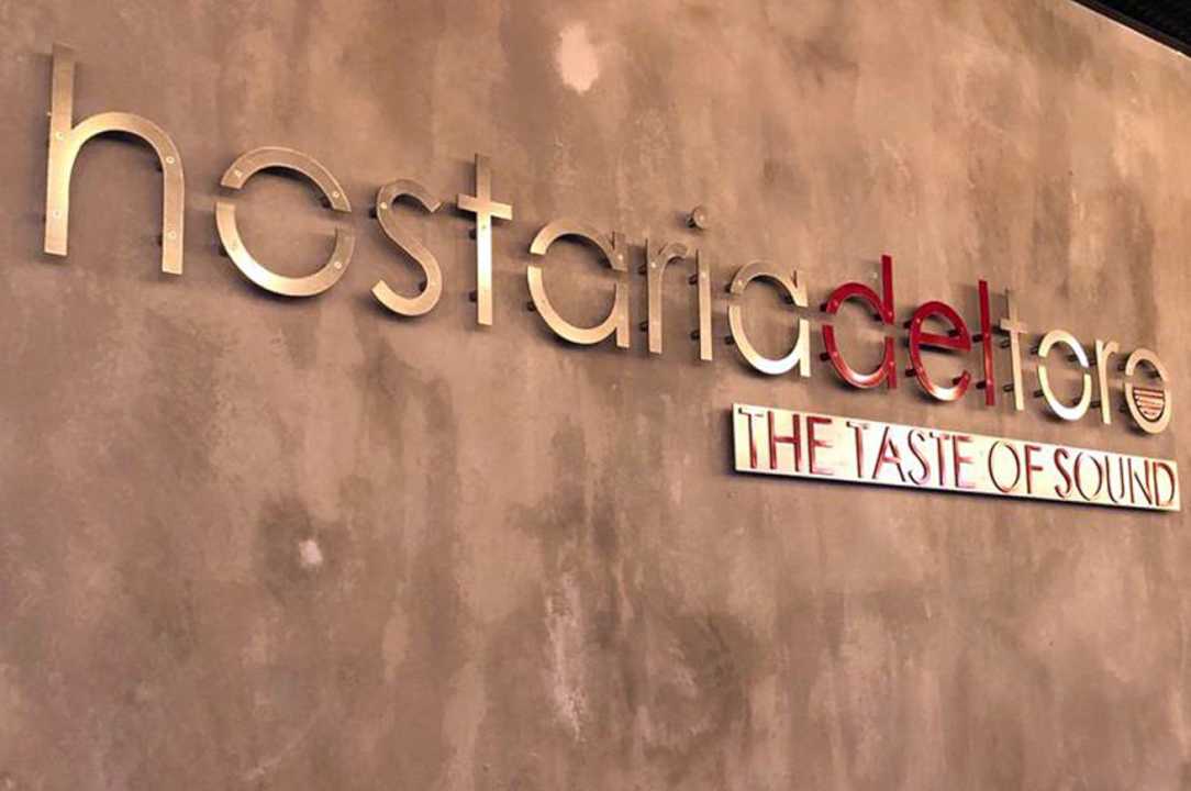 Ristoranti: Vasco Rossi rimanda l’apertura del suo locale