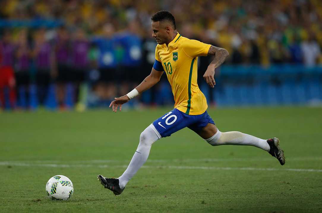Chef personale di Neymar mostra le violazioni in quarantena del calciatore