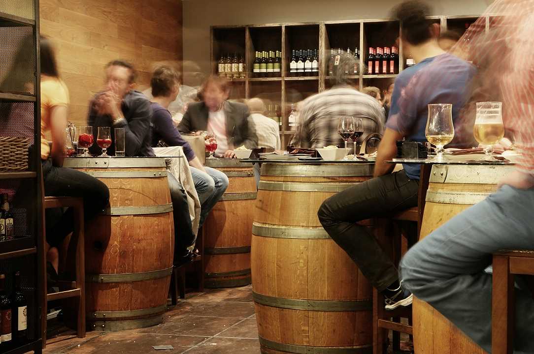 Bar e ristoranti: riapertura con 70% di incassi in meno, secondo la Fipe