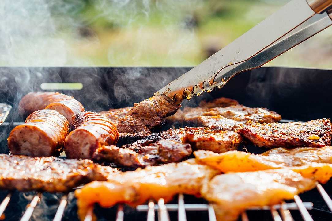 Regno Unito: ok ai barbecue all’aperto, ma solo per sei persone