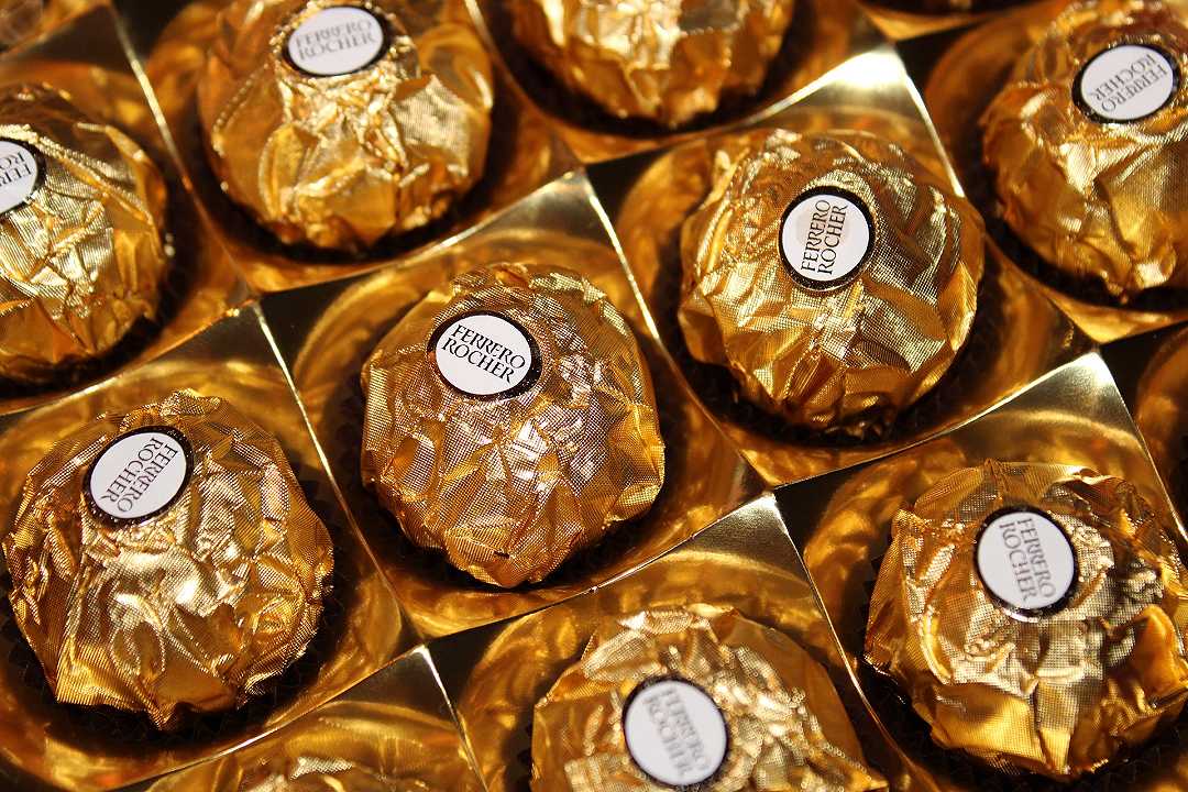 Ferrero Rocher giganti conquistano il Regno Unito: li produce un’azienda di brownie