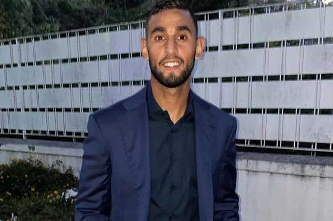 Faouzi Ghoulam: a Napoli il calciatore distribuisce cibo agli immigrati