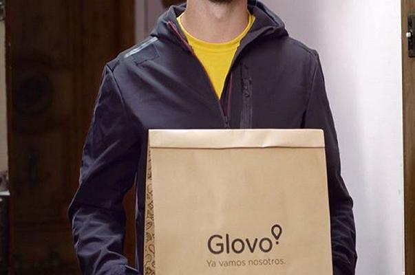 Rider di Glovo sventa il furto della bici e consegna il ladro alle autorità: declassato per mancata consegna