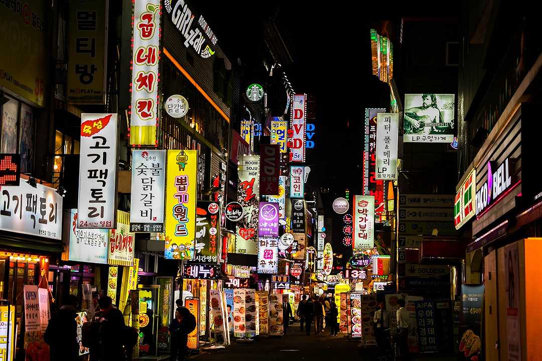 Bar e discoteche aperti: a Seul nuovi focolai