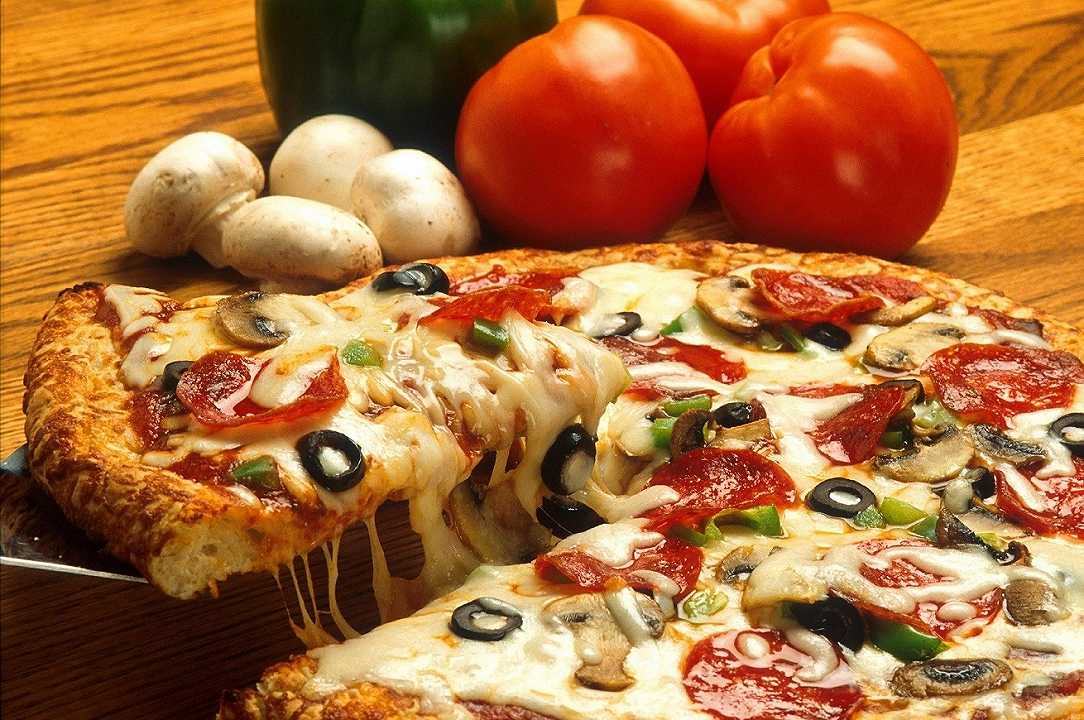 Napoli: Lapo Elkann dona 6mila pizze alle famiglie in difficoltà