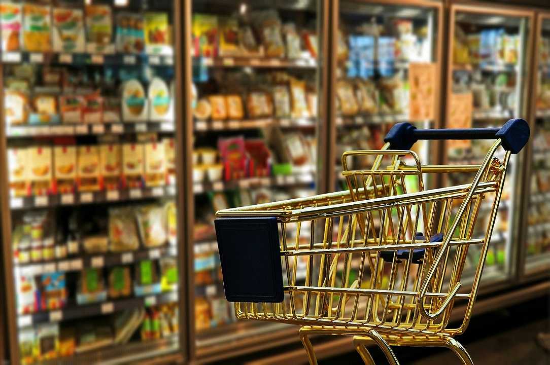 Supermercati: sequestro a Marigliano, merce e rifiuti conservati insieme