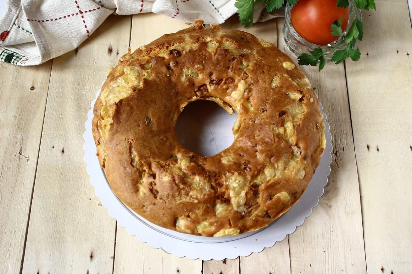 torta salata salsiccia ed emmenthal