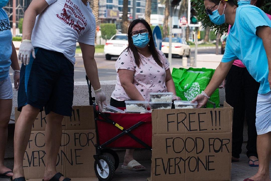 Dubai: la migrante filippina, disoccupata, che dona cibo ai poveri