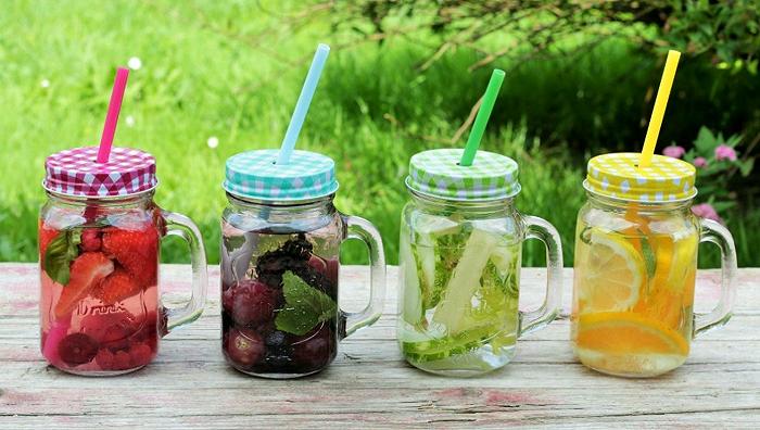 Acqua detox: come prepararla in 4 varianti per depurarsi e sgonfiarsi