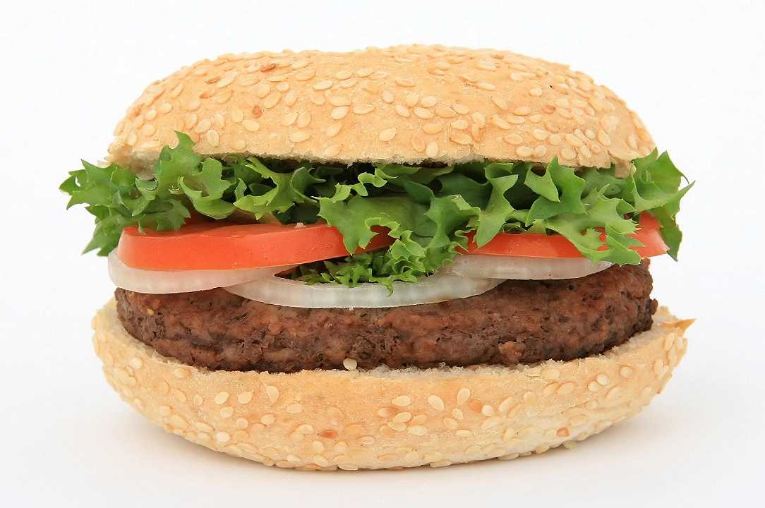 Impossibile Foods fa causa a Motiff Foodworks: scoppia la guerra degli hamburger senza carne
