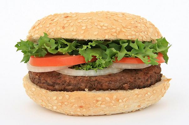 Nestlè: in Europa l’Incredible Burger vegano diventa il Sensational Burger
