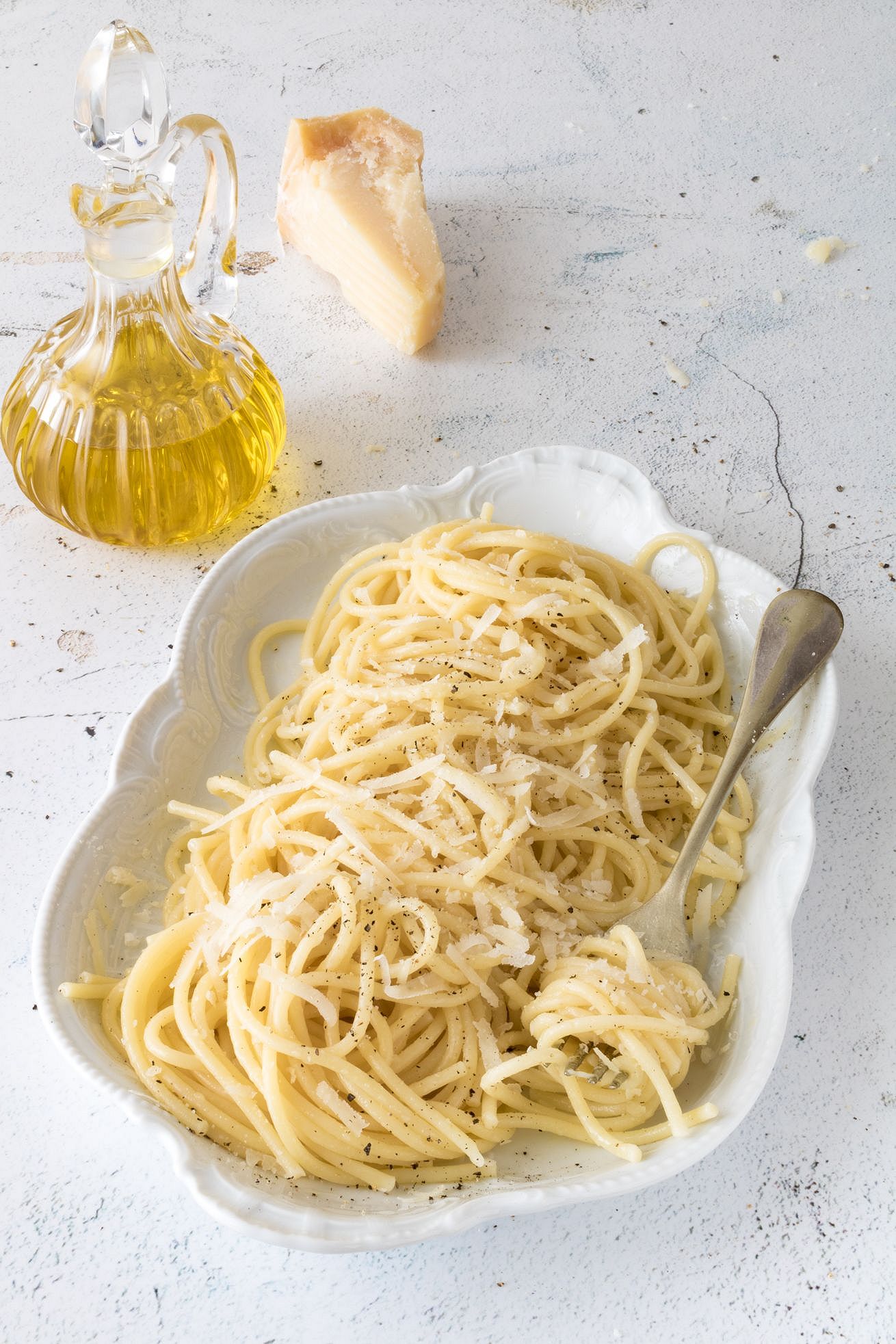 pasta olio e parmigiano piatto